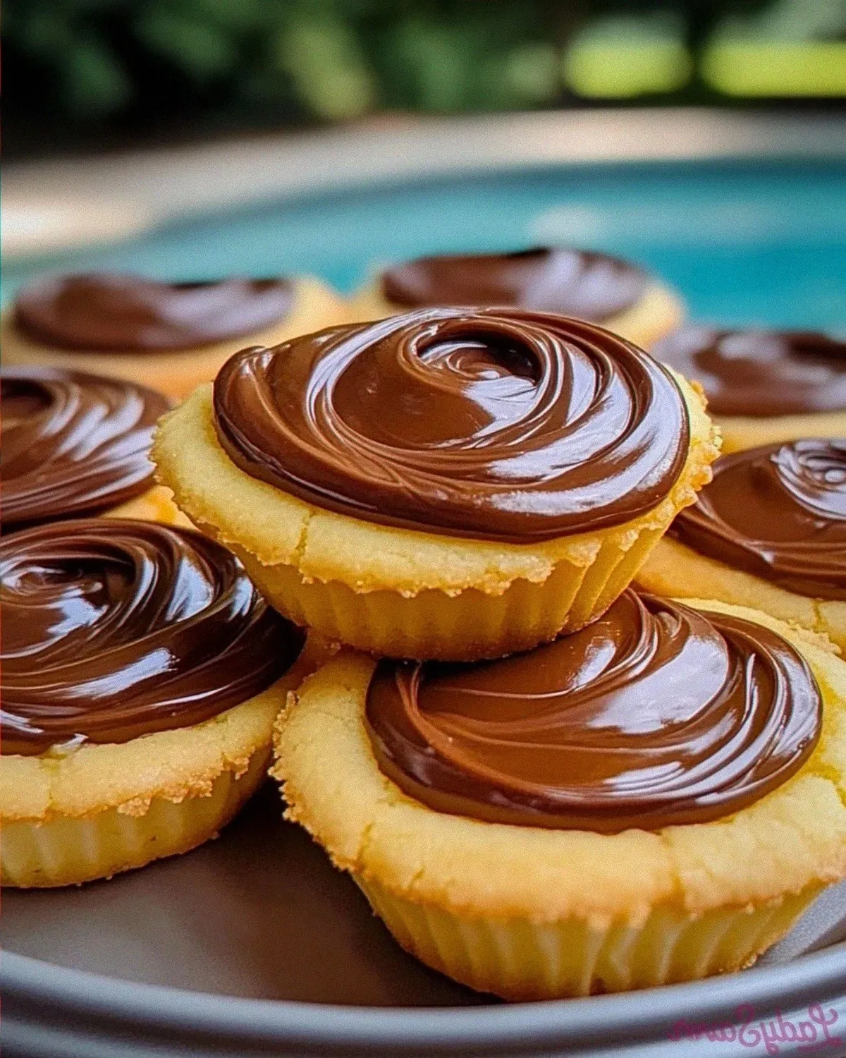 Caramel-Drizzled Shortbread Cookie Cups