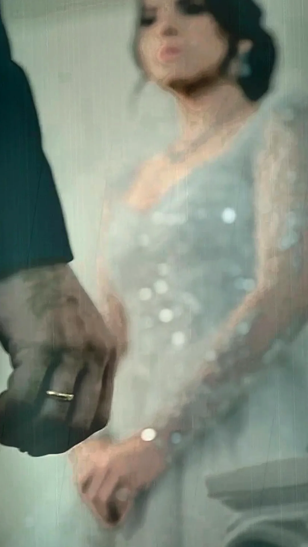 Mi boda se desmoronó cuando descubrí el oscuro secreto que unió a nuestras familias y casi me arruina la vida.