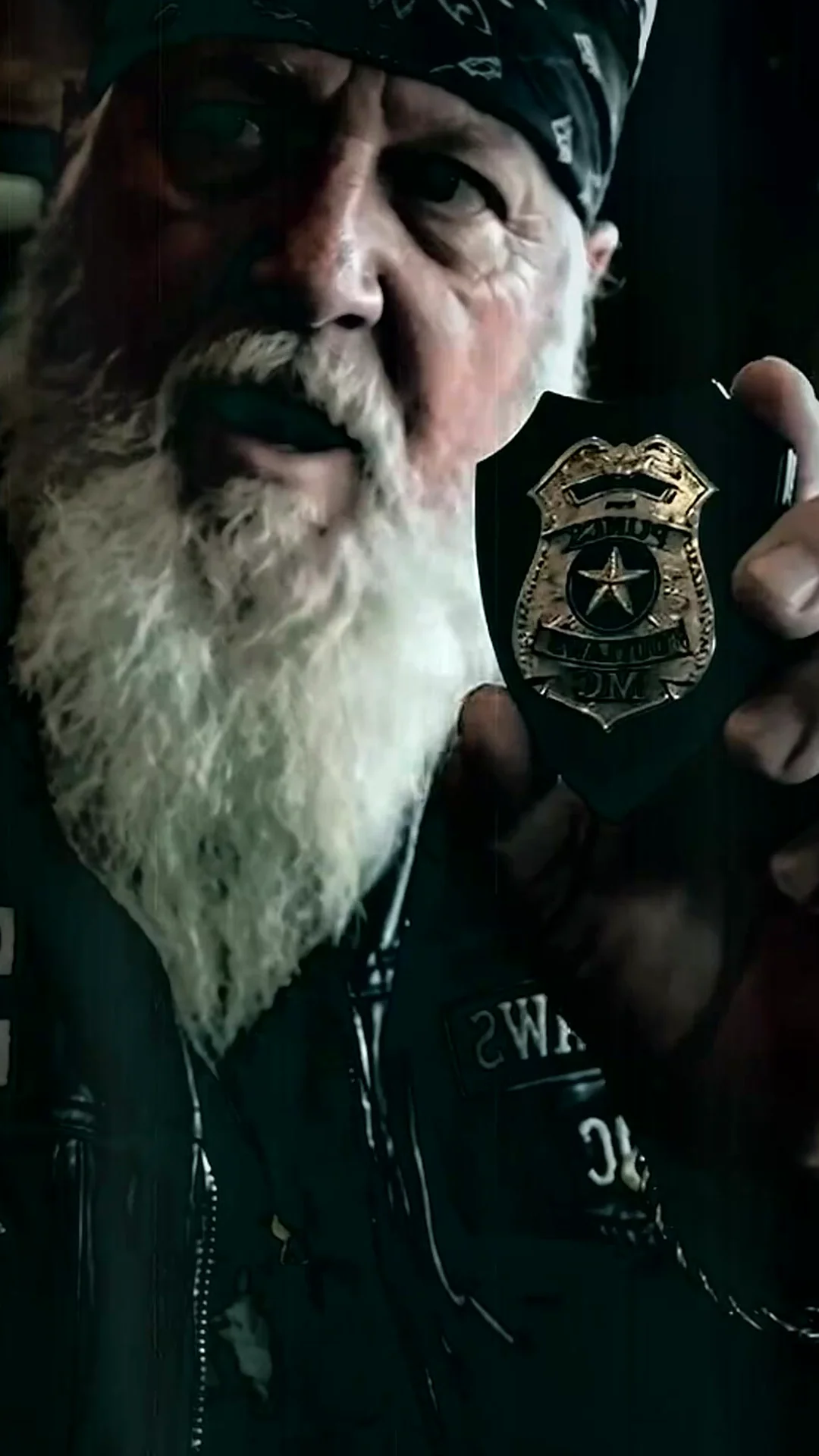 I’m the Aging Biker Who Exposed a Fake Cop in a Whiskey‑Stained Bar That Night