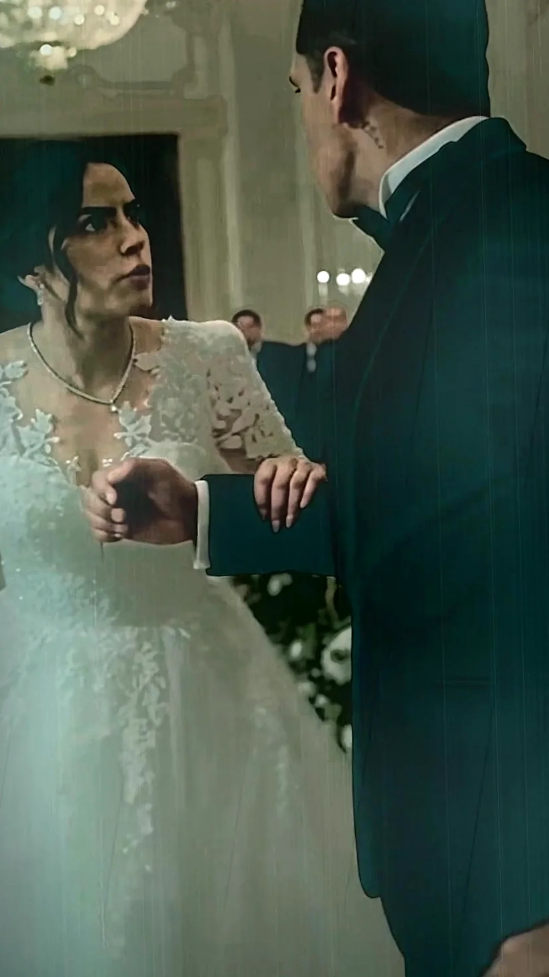 Confesé que la boda perfecta fue el momento en que descubrí el oscuro legado que mi padre ocultaba bajo la caja de terciopelo.