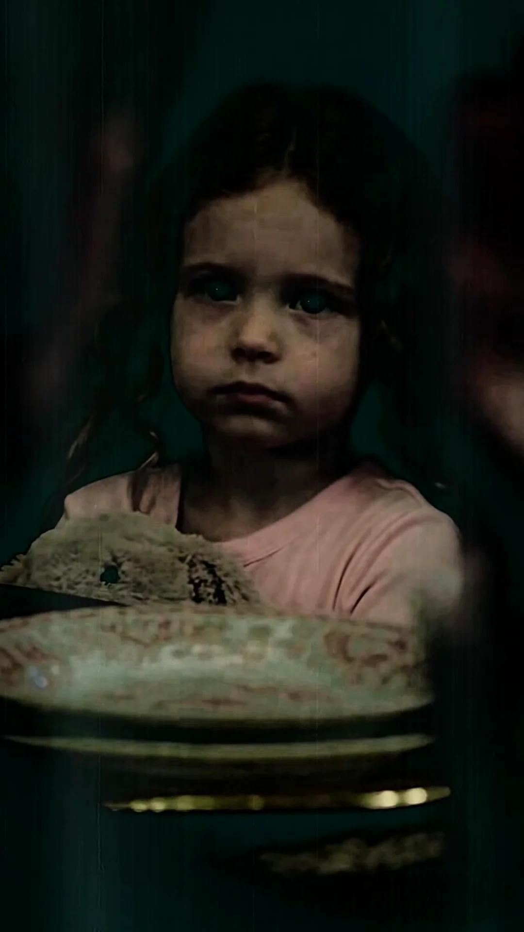 I Held My Daughter’s Hand as the Ring Exposed the Dark Secret My Late Wife Never Wanted Me to Uncover