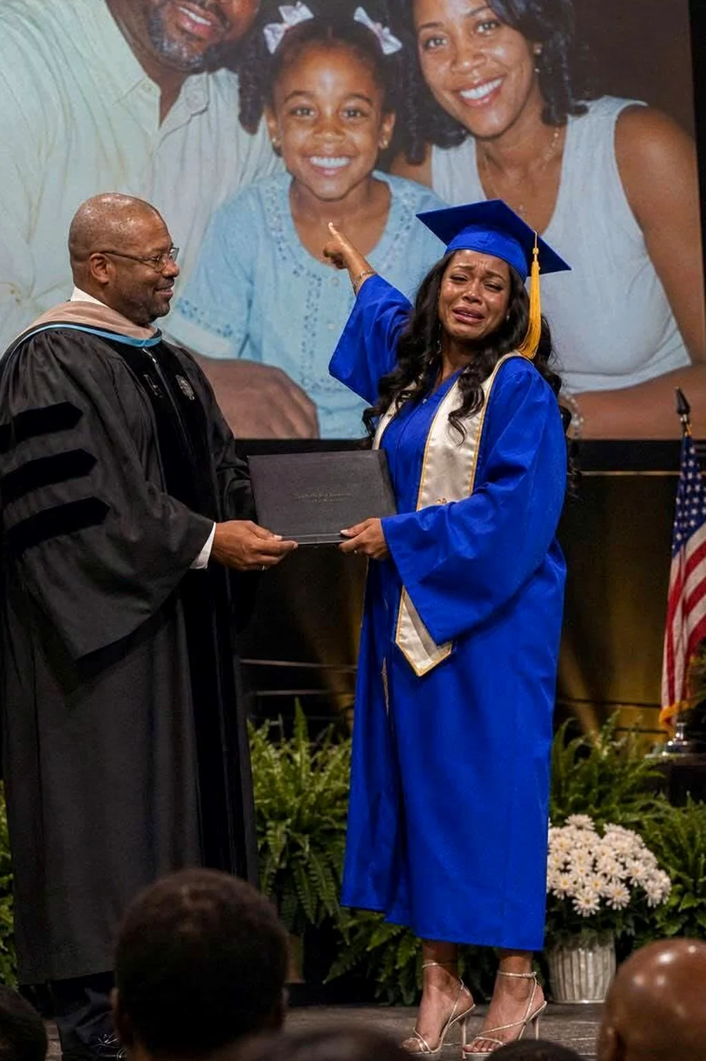 I Graduated Alone After Losing My Parents, But My Grandmother’s Secret Letter Brought a Voice From Behind My Tears