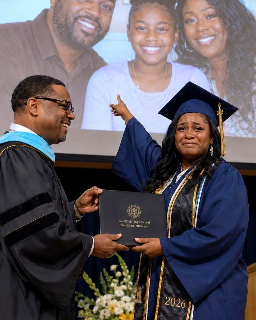 I Walked Onto the Stage Alone, Then My Grandmother’s Secret Letter Brought the Love I Thought I’d Lost