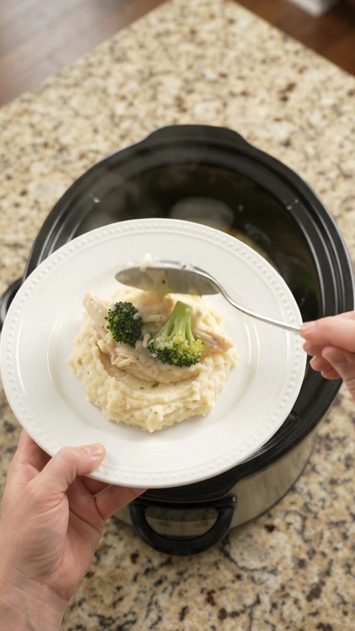 Crockpot Creamy Swiss Broccoli Chicken
