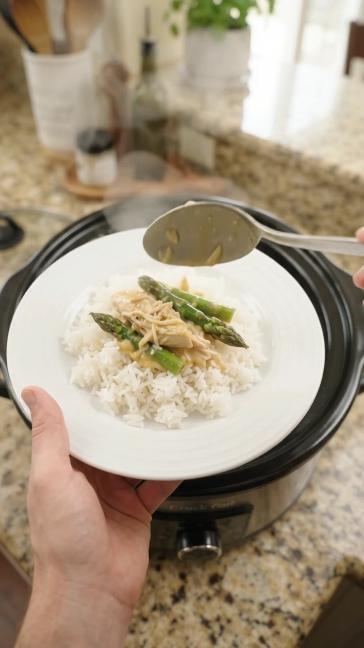 Crockpot Creamy Cheddar Asparagus Chicken