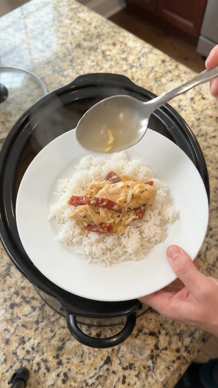 Crockpot Creamy Cheddar Sun-dried Tomato Chicken