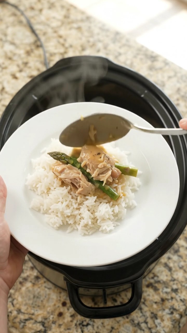 Crockpot Velvety Cheddar Asparagus Chicken Thighs