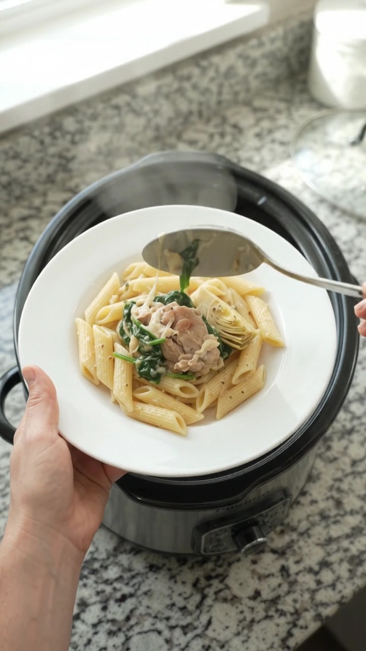 Crockpot Velvety Mozzarella Spinach Artichoke Chicken Thighs