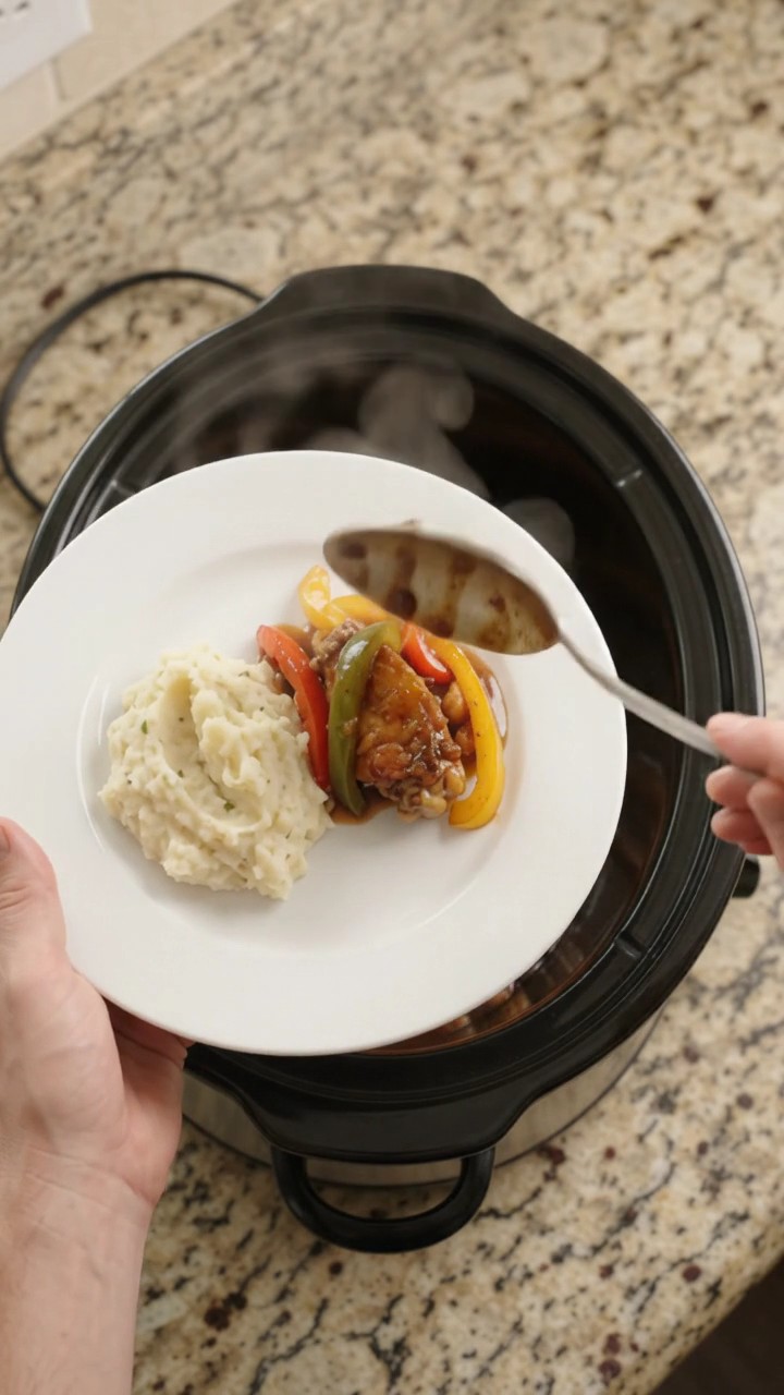 Crockpot Bell Pepper Bourbon Glazed Chicken Wings