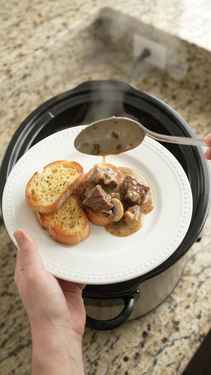 Crockpot Gruyère Cream Broccoli Beef Bites