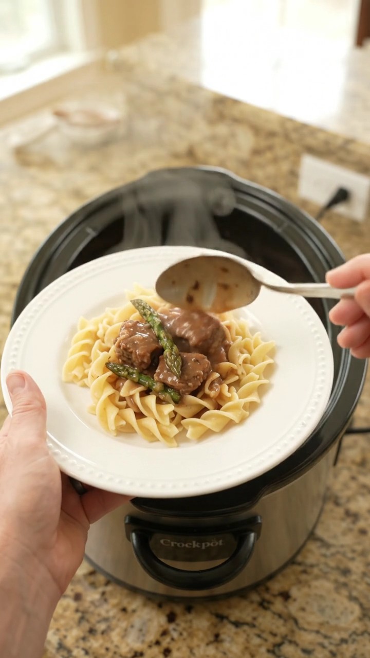Crockpot Sour Cream Asparagus Beef Bites