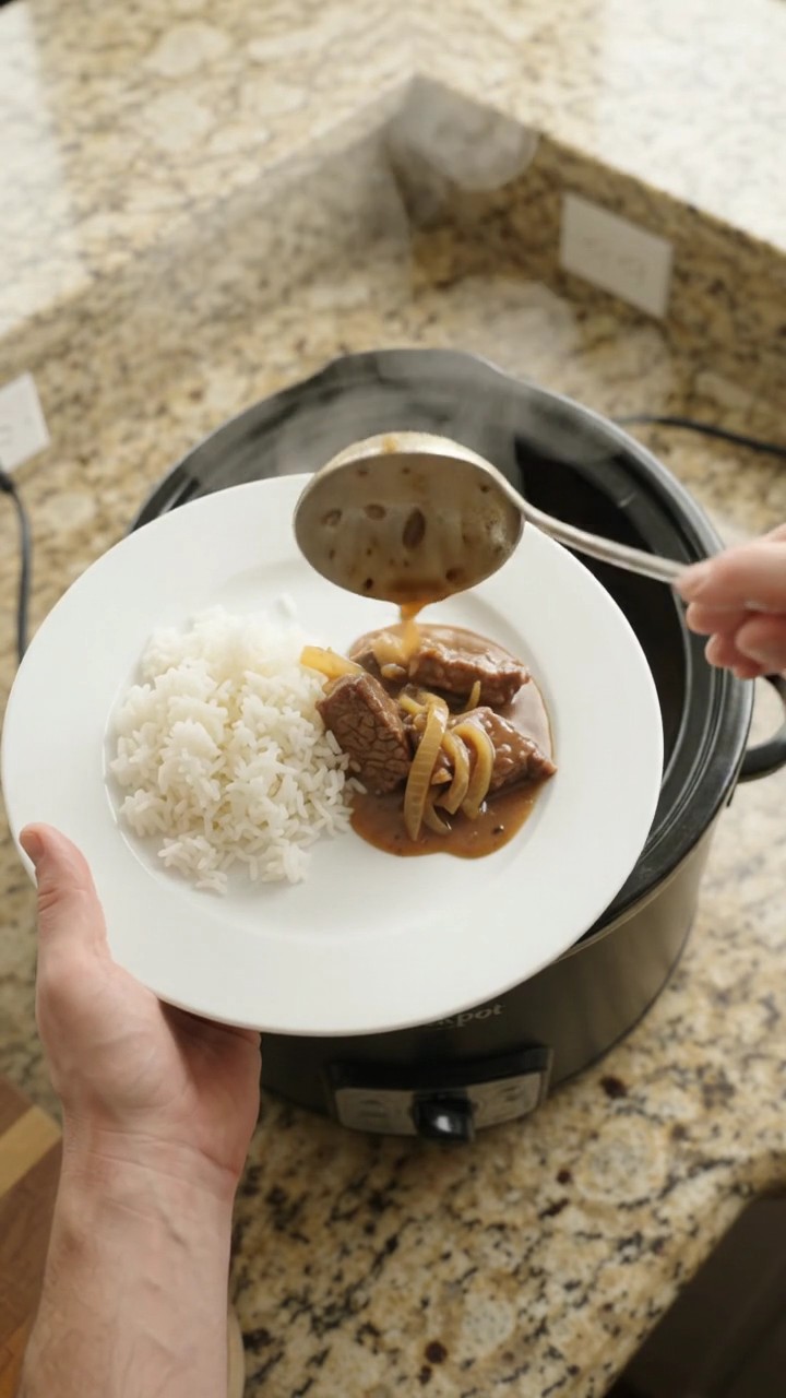 Crockpot Bourbon Gravy French Onion Sirloin Tips