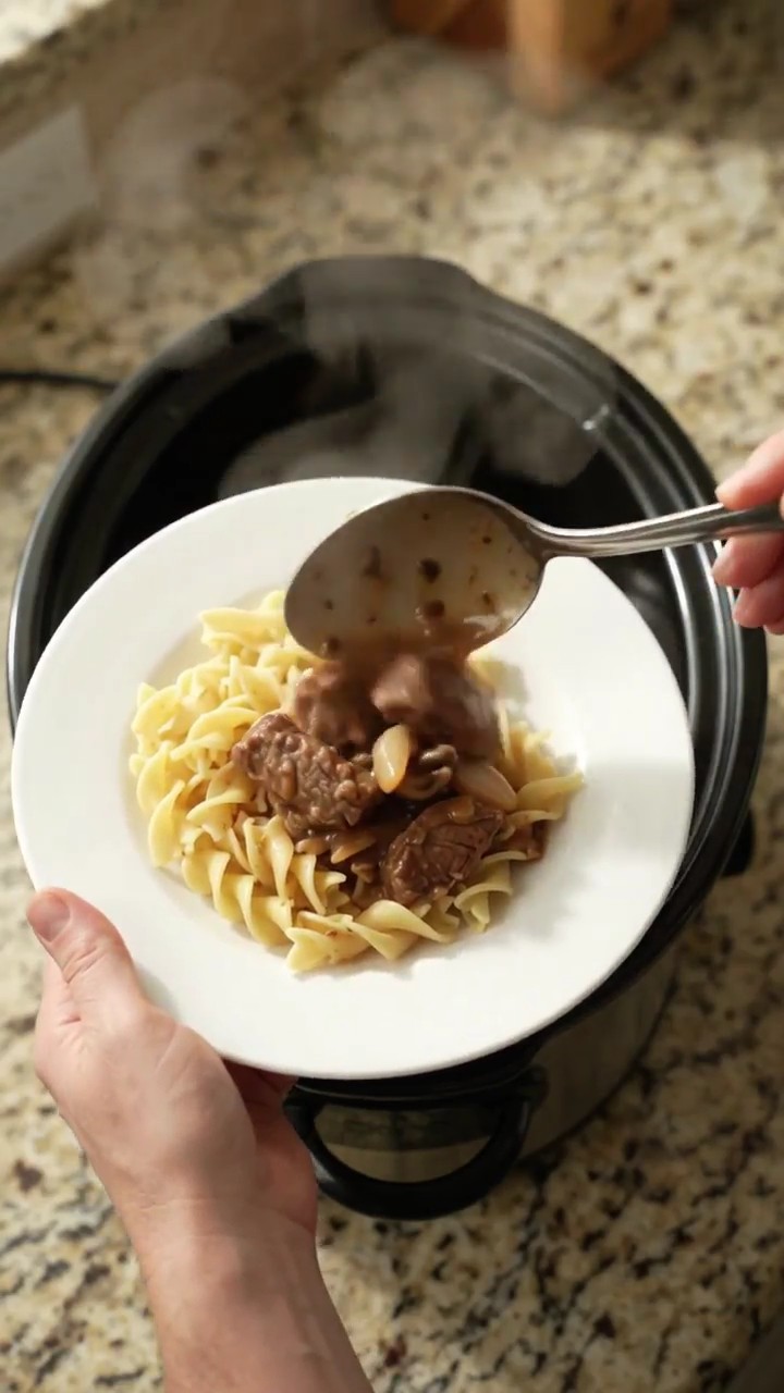 Crockpot Bourbon Gravy Garlic Potato Ribeye Bites