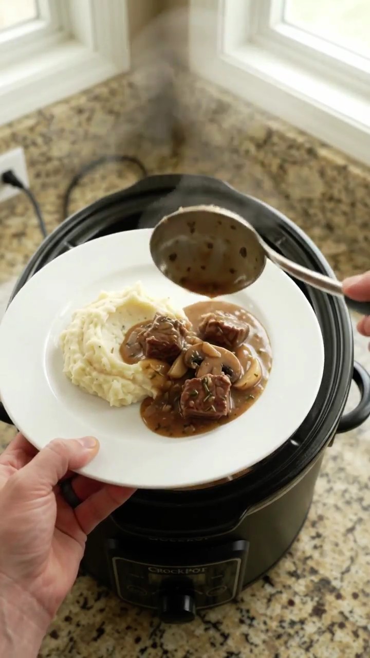 Crockpot Bourbon Gravy Garlic Potato Flank Steak