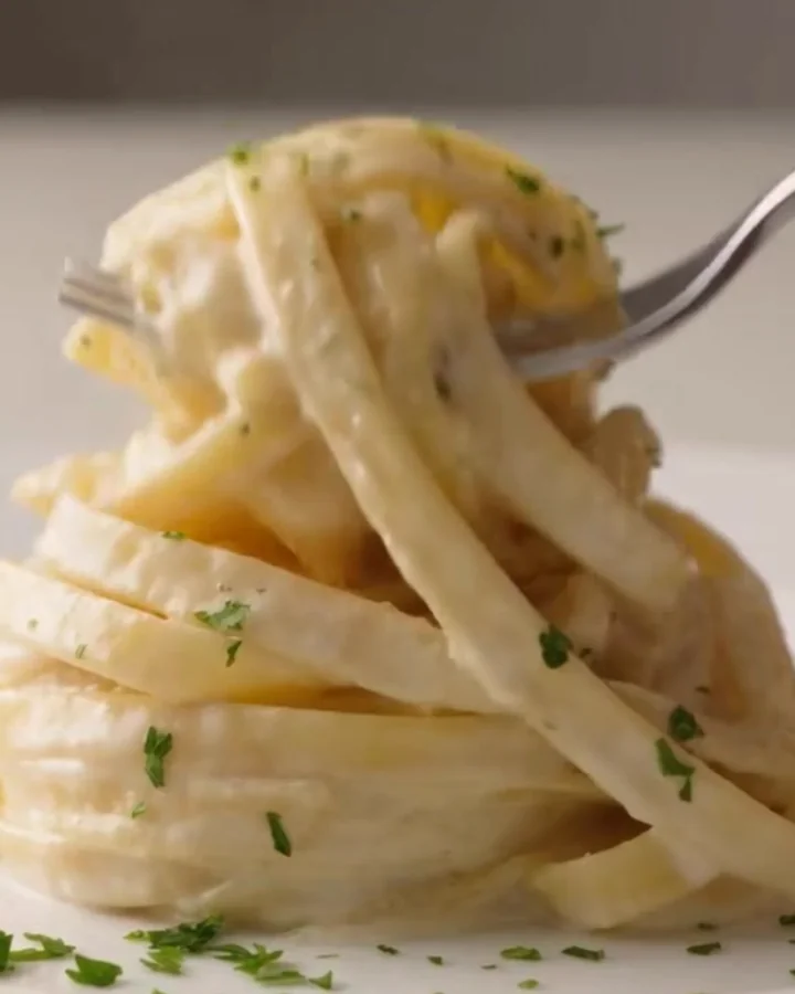 HOW TO MAKE fettuccine alfredo