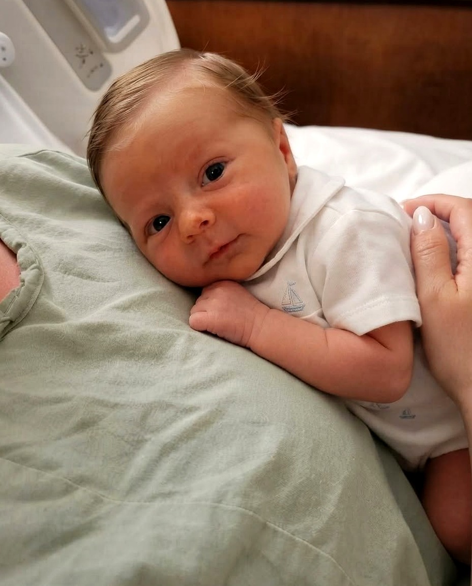 Twin Brother’s Shocking Reaction to Newborn Daughter After Years of Struggle