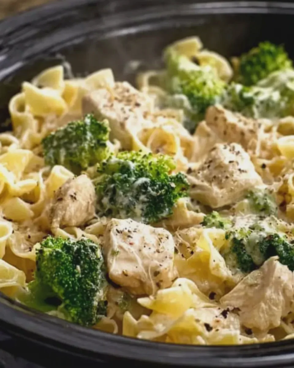 Slow Cooker Creamy Chicken Broccoli Alfredo